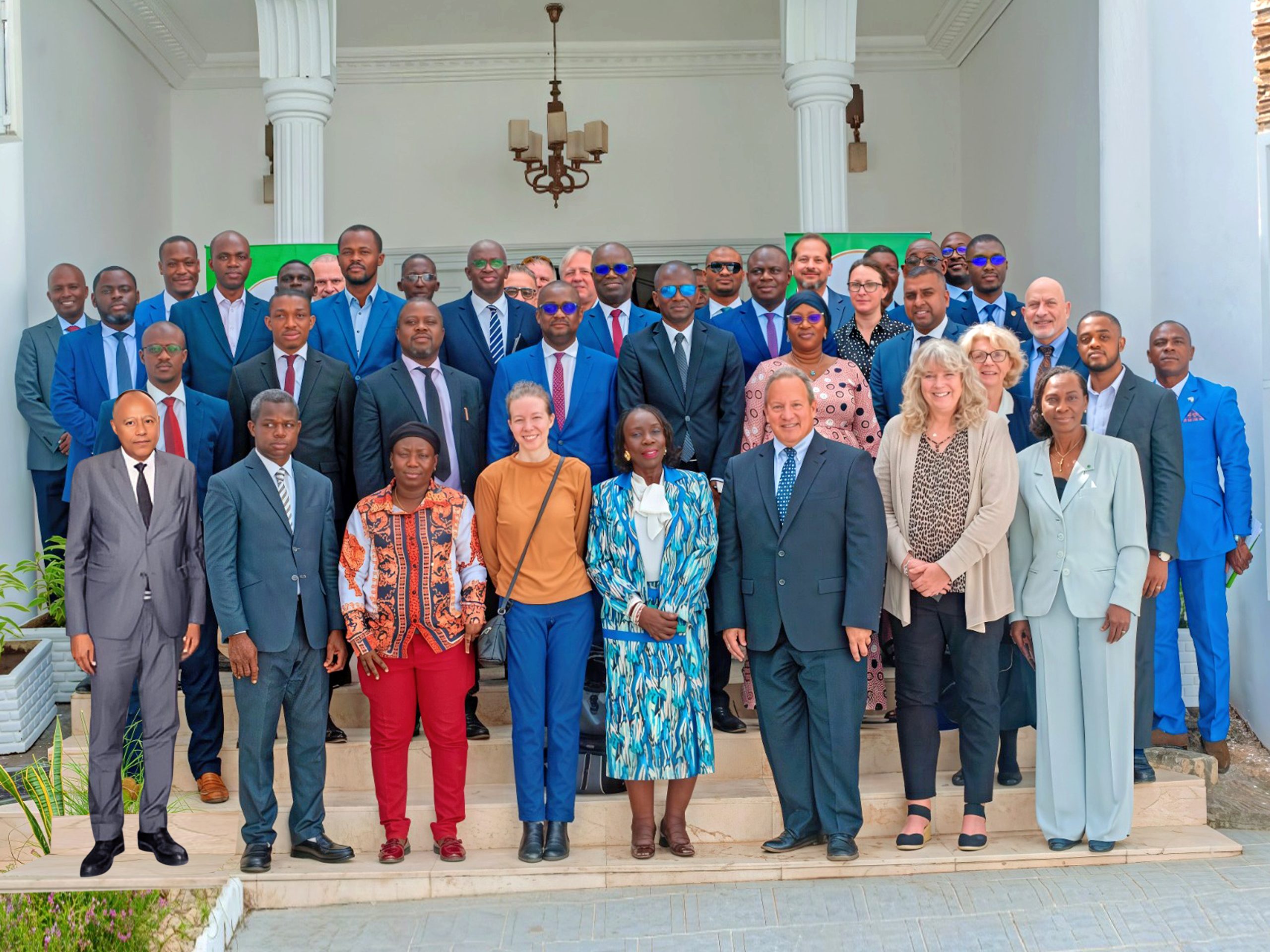 Le CFPCR-MCC a reçu officiellement les clefs de ses nouveaux locaux, situés à la Riviera 4, Synacaci 1 cité Terre d’Afrique.